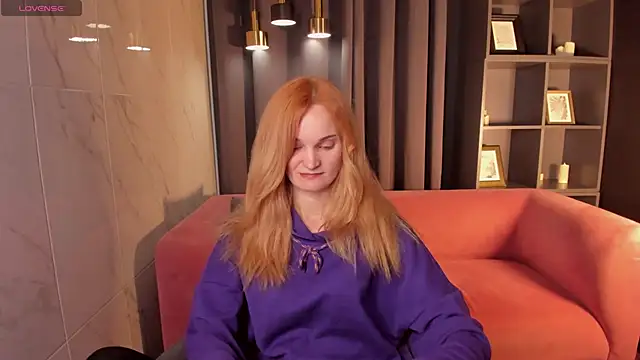 Snapshot of SaraSubtlety chatting on 12.03.25 SaraSubtlety online show from 12.03.25