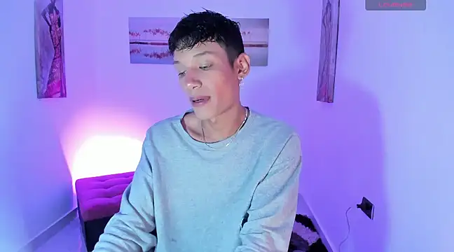 Snapshot of nicky_moo chatting on 12.17.24 nicky moo online show from 12.17.24