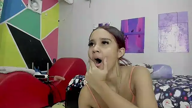 Snapshot of MarianaManzur chatting on 01.25.25 MarianaManzur online show from 01.25.25