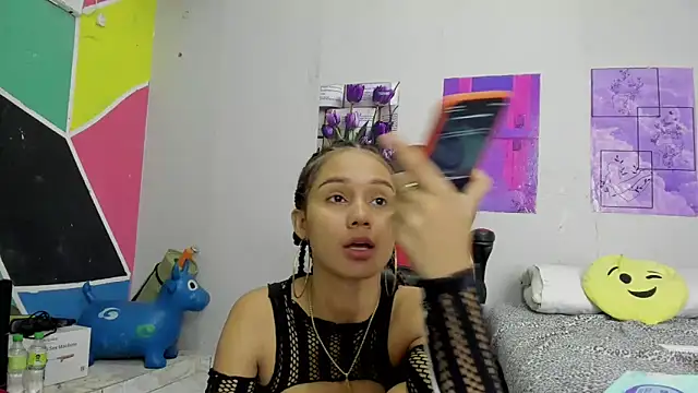 Snapshot of MarianaManzur chatting on 09.15.25 MarianaManzur online show from 09.15.25