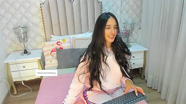 Snapshot of Valentina_Ross_ chatting on 04.11.26 Valentina Ross online show from 04.11.26