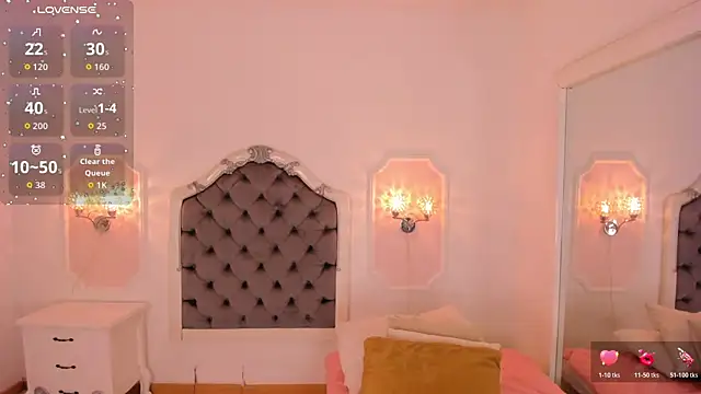 Snapshot of Valentina_Ross_ chatting on 04.14.26 Valentina Ross online show from 04.14.26