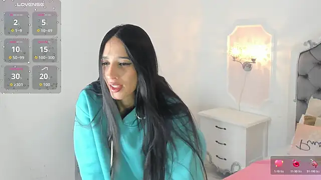 Snapshot of Valentina_Ross_ chatting on 04.17.26 Valentina Ross online show from 04.17.26