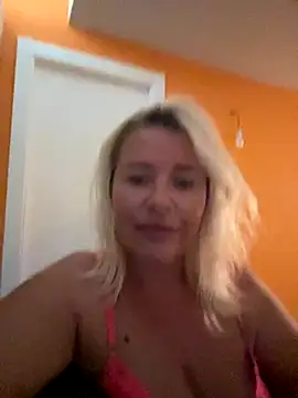 Chloe2114 online show from 10.24.25