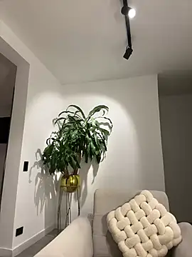 Snapshot of EllaSanz_ chatting on 01.05.25 EllaSanz online show from 01.05.25