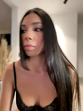 Snapshot of EllaSanz_ chatting on 09.26.25 EllaSanz online show from 09.26.25