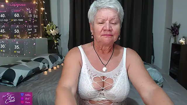 Snapshot of roxana_brooks chatting on 04.25.26 roxana brooks online show from 04.25.26