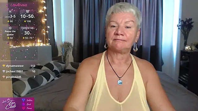 Snapshot of roxana_brooks chatting on 05.13.26 roxana brooks online show from 05.13.26