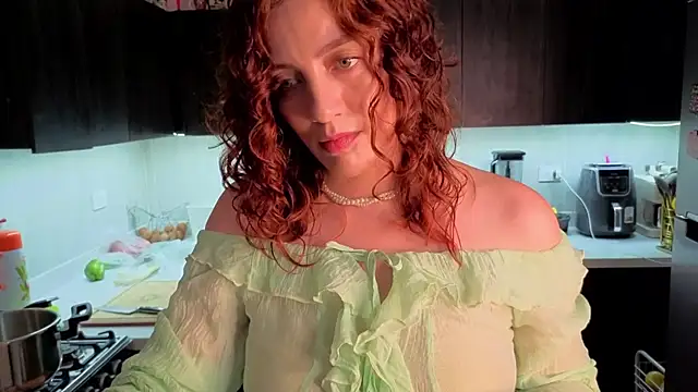 Snapshot of Mala_Bad chatting on 05.06.26 Mala Bad online show from 05.06.26