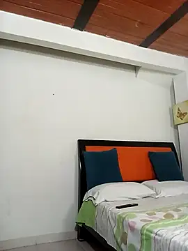 Snapshot of leah_passion chatting on 10.18.25 leah passion online show from 10.18.25