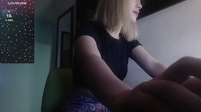 Snapshot of Sophi-tayson chatting on 12.03.24 Sophi-tayson online show from 12.03.24