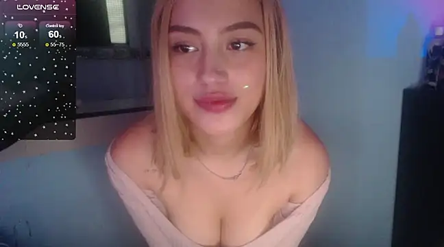 Snapshot of Sophi-tayson chatting on 12.15.24 Sophi-tayson online show from 12.15.24