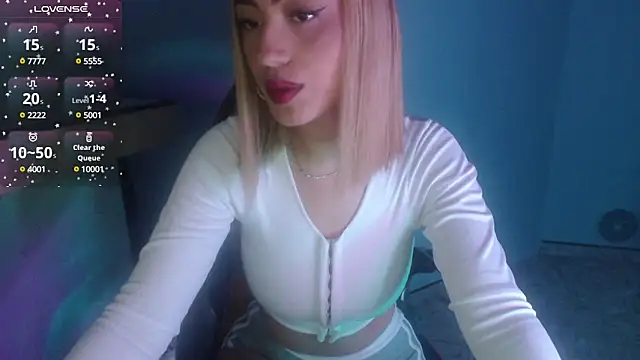 Snapshot of Sophi-tayson chatting on 01.11.25 Sophi-tayson online show from 01.11.25