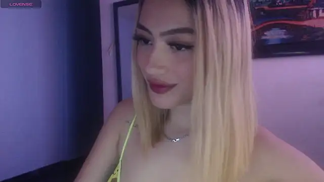 Snapshot of Sophi-tayson chatting on 03.05.25 Sophi-tayson online show from 03.05.25