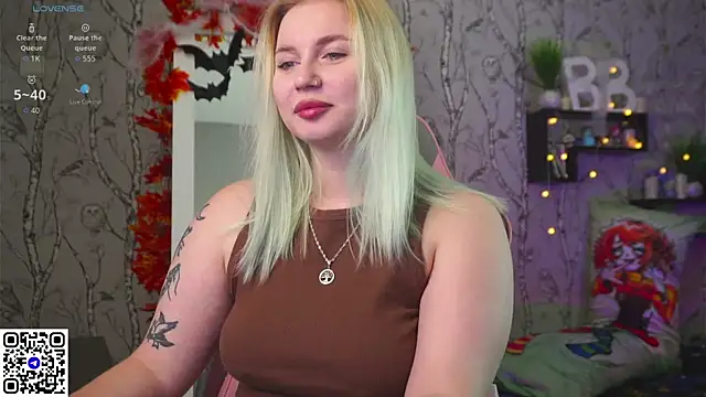 Moon Valkyrie online show from 11.02.25