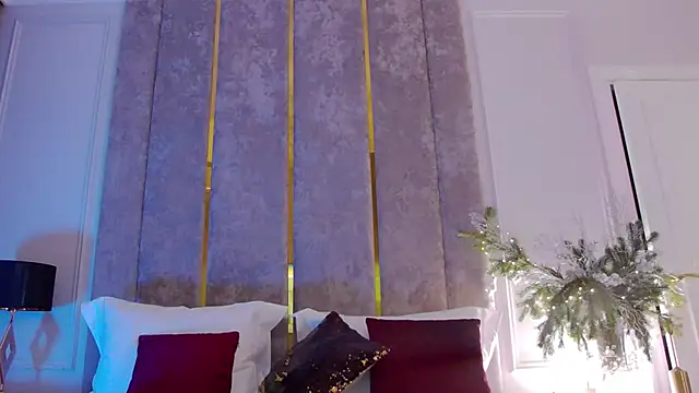 MilaDYstarlight online show from 12.24.24