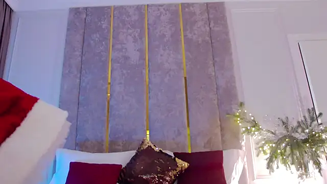 MilaDYstarlight online show from 12.25.24