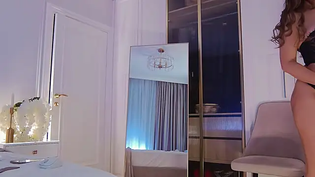 MilaDYstarlight online show from 02.27.25