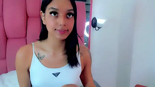 Snapshot of XXVIOLETTAXX chatting on 12.19.24 XXVIOLETTAXX online show from 12.19.24