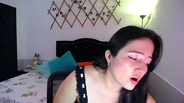 naughty girl 4u online show from 10.24.25