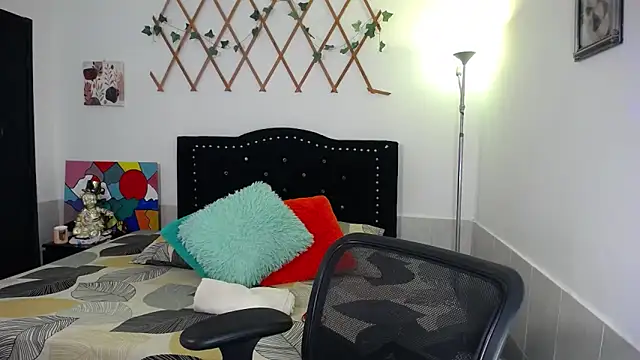 Snapshot of naughty_girl_4u chatting on 04.30.26 naughty girl 4u online show from 04.30.26