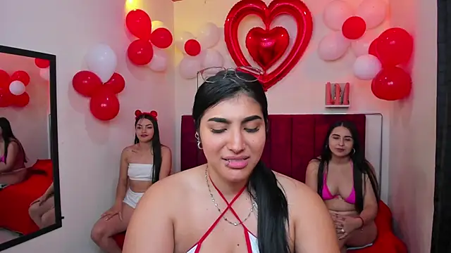 Snapshot of Afrodita-hott chatting on 02.14.25 Afrodita-hott online show from 02.14.25