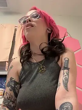 Snapshot of MissRomero chatting on 01.10.25 MissRomero online show from 01.10.25