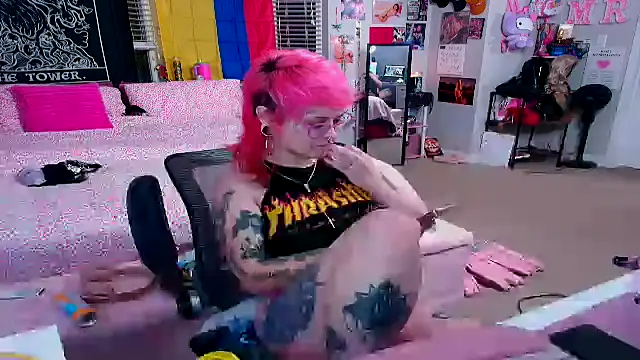 Snapshot of MissRomero chatting on 11.23.25 MissRomero online show from 11.23.25