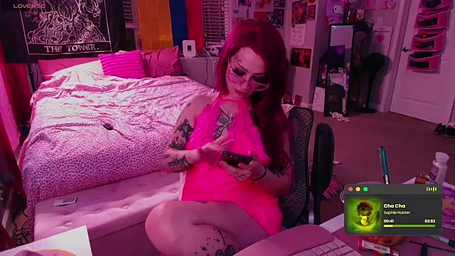 Snapshot of MissRomero chatting on 11.30.25 MissRomero online show from 11.30.25