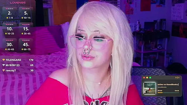 Snapshot of MissRomero chatting on 12.02.25 MissRomero online show from 12.02.25