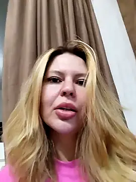 Snapshot of Lovers__Annn chatting on 09.18.25 Lovers Annn online show from 09.18.25