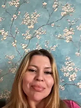 Snapshot of Lovers__Annn chatting on 11.28.25 Lovers Annn online show from 11.28.25