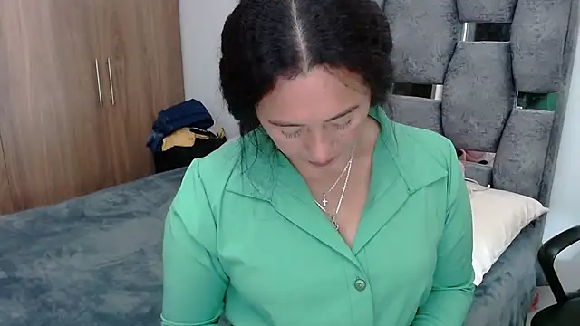 Snapshot of sara_hott_1 chatting on 12.26.24 sara hott 1 online show from 12.26.24