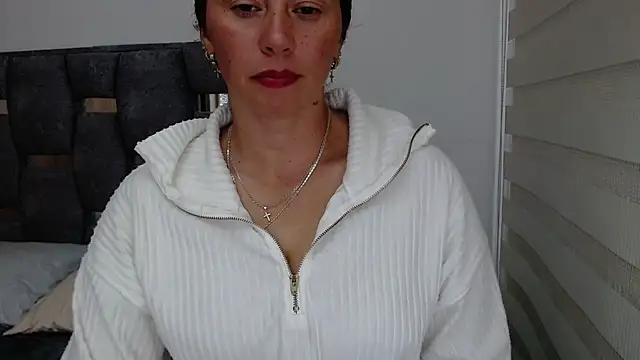 Snapshot of sara_hott_1 chatting on 01.06.25 sara hott 1 online show from 01.06.25
