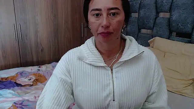 Snapshot of sara_hott_1 chatting on 01.08.25 sara hott 1 online show from 01.08.25