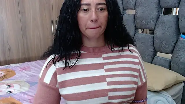 Snapshot of sara_hott_1 chatting on 01.13.25 sara hott 1 online show from 01.13.25