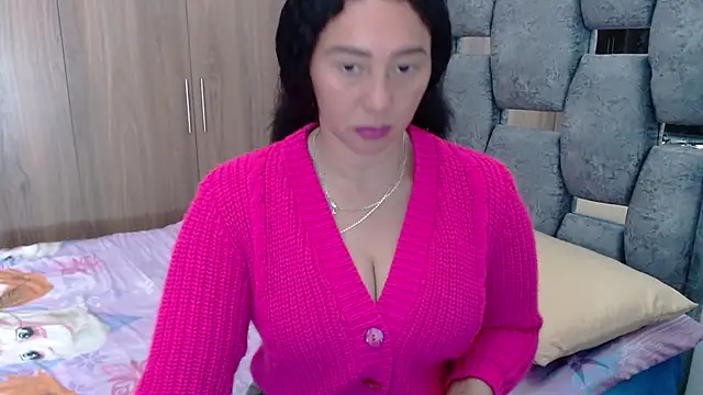 Snapshot of sara_hott_1 chatting on 01.17.25 sara hott 1 online show from 01.17.25