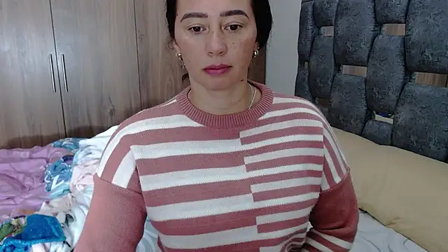 Snapshot of sara_hott_1 chatting on 01.21.25 sara hott 1 online show from 01.21.25