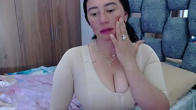 Snapshot of sara_hott_1 chatting on 01.22.25 sara hott 1 online show from 01.22.25