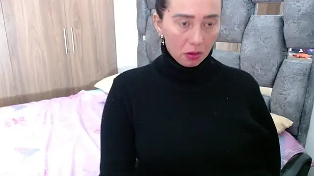 Snapshot of sara_hott_1 chatting on 01.31.25 sara hott 1 online show from 01.31.25