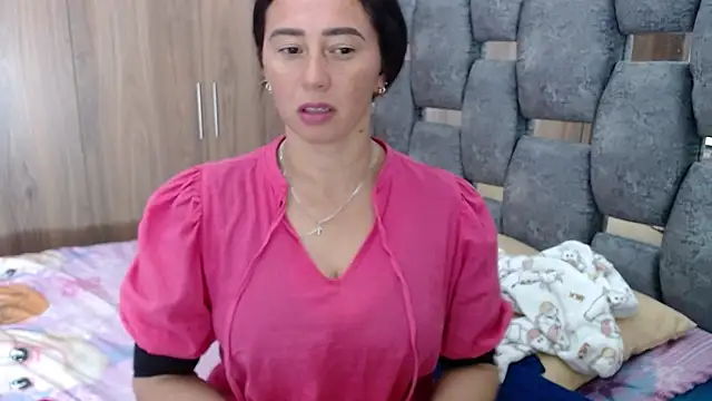 Snapshot of sara_hott_1 chatting on 02.01.25 sara hott 1 online show from 02.01.25