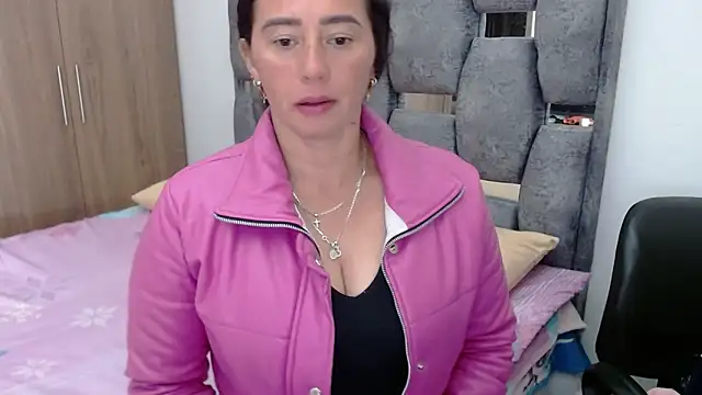 Snapshot of sara_hott_1 chatting on 02.03.25 sara hott 1 online show from 02.03.25