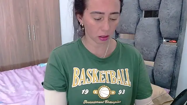 Snapshot of sara_hott_1 chatting on 02.04.25 sara hott 1 online show from 02.04.25