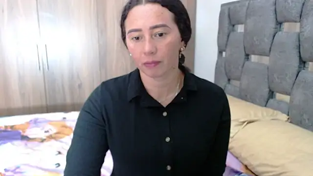 Snapshot of sara_hott_1 chatting on 02.05.25 sara hott 1 online show from 02.05.25