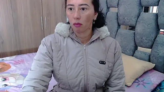 Snapshot of sara_hott_1 chatting on 02.12.25 sara hott 1 online show from 02.12.25