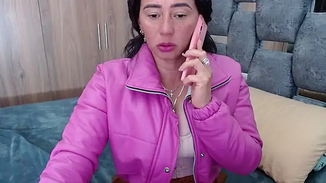 Snapshot of sara_hott_1 chatting on 02.21.25 sara hott 1 online show from 02.21.25