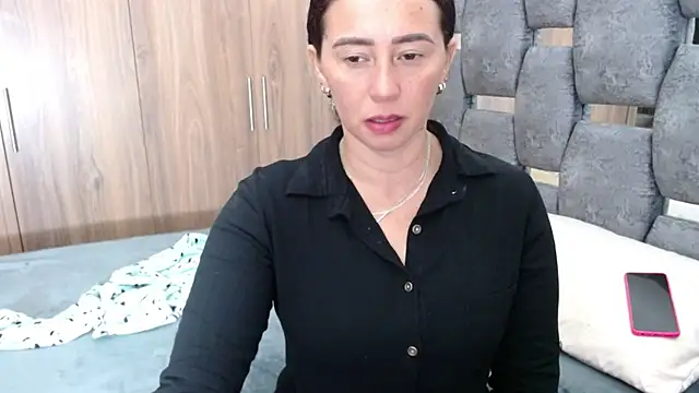 Snapshot of sara_hott_1 chatting on 02.25.25 sara hott 1 online show from 02.25.25