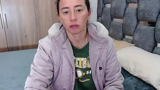 Snapshot of sara_hott_1 chatting on 02.27.25 sara hott 1 online show from 02.27.25