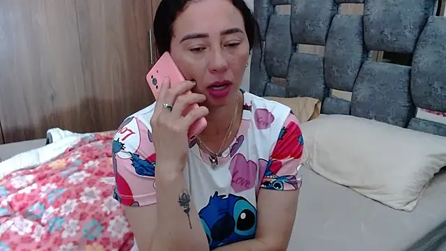 Snapshot of sara_hott_1 chatting on 02.28.25 sara hott 1 online show from 02.28.25