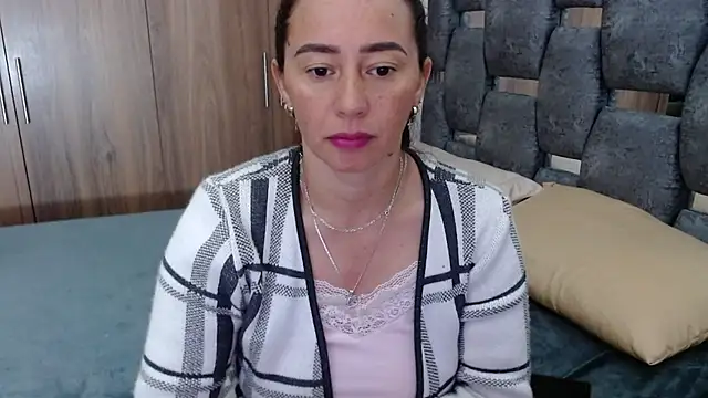 Snapshot of sara_hott_1 chatting on 03.05.25 sara hott 1 online show from 03.05.25